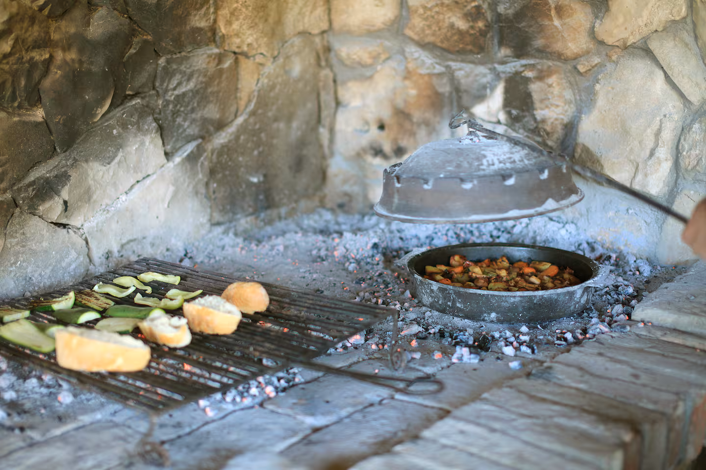 Peka cooking